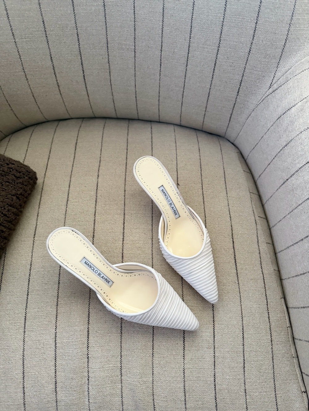 MANOLO BLAHNIK Carolyne 50 Pleated Satin Mules 36.5